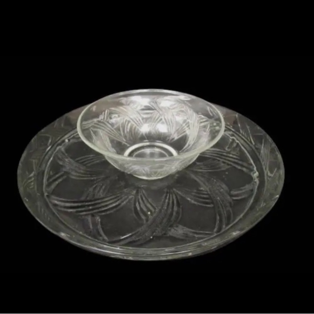 Vintage Anchor Hocking Chip & Dip Platter w/ Attatched Bowl RARE 12.5”